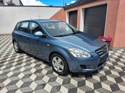 Gebraucht Kia Ceed 109 PS (80 kW) 2008 Grau Kleinwagen