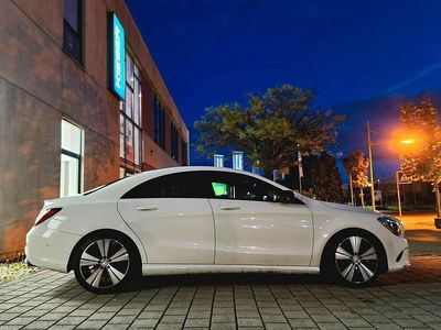Weiß Gebraucht 2016 Mercedes CLA220 AMG line Limousine | 22.999 € (Teuer)