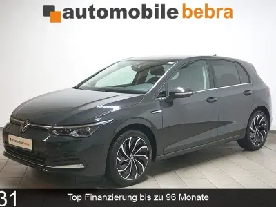 Gebraucht VW Golf VIII Style 150 PS (110 kW) 2023 Grau Limousine