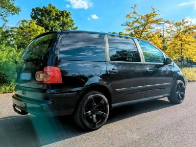 Gebraucht VW Sharan 131 PS (96 kW) 2004 Schwarz Van / Kleinbus