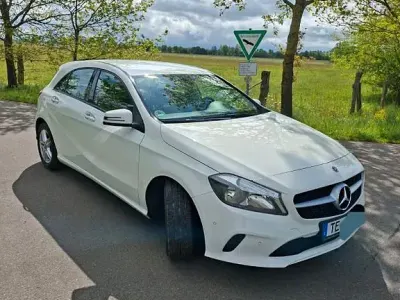Gebraucht Mercedes A180 Urban 109 PS (80 kW) 2017 Weiß Kleinwagen