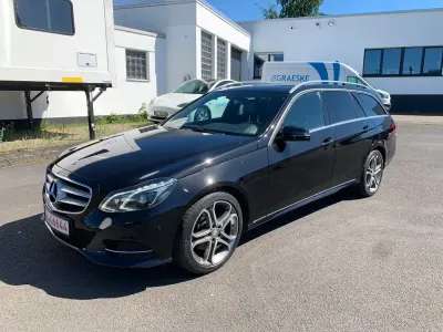 Gebraucht Mercedes E200 Avantgarde 136 PS (100 kW) 2014 Schwarz Limousine
