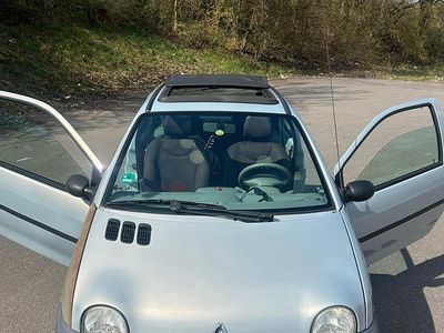 Second-hand Renault Twingo 58 CP (42 kW) 2002 Argintiu Hatchback