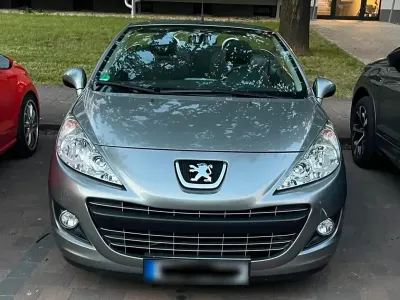 Gebraucht Peugeot 207 CC 112 PS (82 kW) 2011 Silber Cabrio