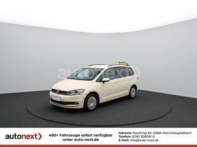 Beige Gebraucht 2023 VW Touran Van / Kleinbus | 28.548 € (Etwas zu teuer)