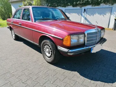 Brugt Mercedes E230 136 HK (100 kW) 1985 Rød Sedan