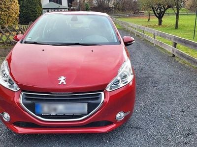 Gebraucht Peugeot 208 Allure 120 PS (88 kW) 2014 Rot Kleinwagen