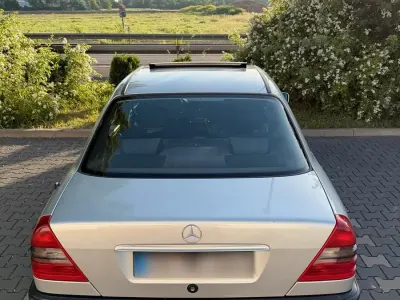 Gebraucht Mercedes C180 122 PS (89 kW) 1996 Silber Limousine