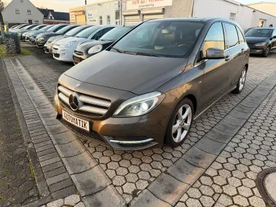 Gebraucht Mercedes B180 109 PS (80 kW) 2012 Grau Kleinwagen