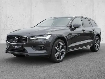 Gebraucht Volvo V60 CC Ultimate 197 PS (144 kW) 2023 Platinum grey / metallic Kombi