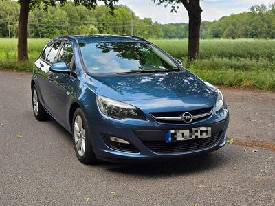 Gebraucht Opel Astra Edition 136 PS (100 kW) 2015 Blau Kombi