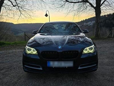 Gebraucht BMW 525 Luxury Line 218 PS (160 kW) 2015 Blau Limousine