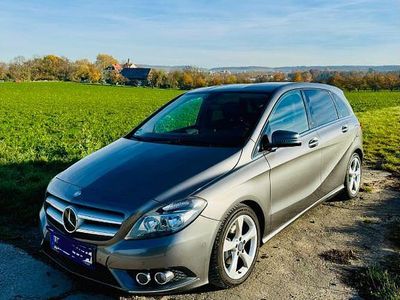 Usata Mercedes B180 122 CV (89 kW) 2013 Grigio Monovolume