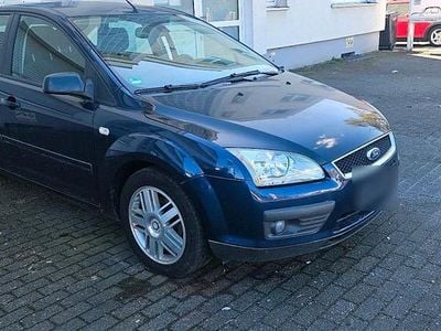 Gebraucht Ford Focus Ghia 101 PS (74 kW) 2005 Blau Limousine