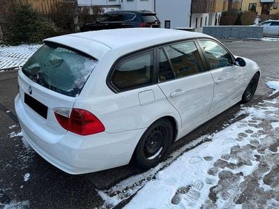 Weiß Gebraucht 2008 BMW 320 Sport Line Kombi | 5.999 €