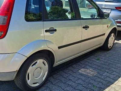 Second-hand Ford Fiesta Viva 60 CP (44 kW) 2003 Argintiu Hatchback