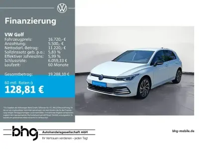 Gebraucht VW Golf VIII Active 150 PS (110 kW) 2022 Weiß Limousine