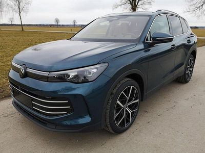 Neu VW Tiguan Elegance 150 PS (110 kW) 2025 Nightshade blue metallic SUV