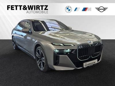 Usado BMW 750e M Sport 489 HP (359 kW) 2024 Cinzento Sedan