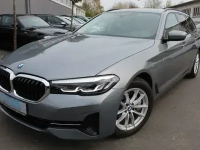 Gebraucht BMW 530 Sport Line 286 PS (210 kW) 2023 Skyscraper grau metallic Kombi