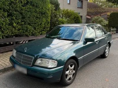 Gebraucht Mercedes C180 125 PS (91 kW) 1995 Grün Limousine