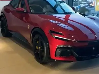 Nouă Ferrari Purosangue 725 CP (533 kW) 2025 Roșu SUV