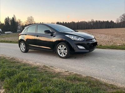 Gebraucht Hyundai i30 Classic 99 PS (72 kW) 2015 Schwarz Kombi