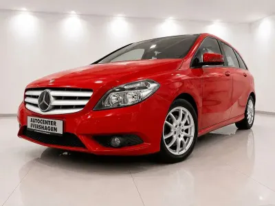 Gebraucht Mercedes B180 122 PS (89 kW) 2013 Rot Kleinwagen