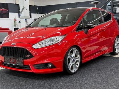 Gebraucht Ford Fiesta ST 182 PS (133 kW) 2014 Rot Kleinwagen