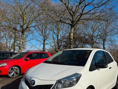 Gebraucht Toyota Yaris 69 PS (50 kW) 2012 Weiß Kleinwagen