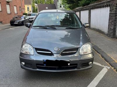 Nissan Almera Tino