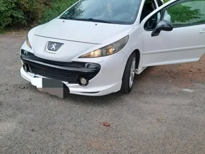 Gebraucht Peugeot 207 150 PS (110 kW) 2009 Weiß Coupé