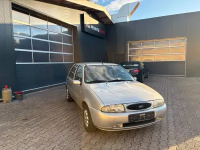 Gebraucht Ford Fiesta 75 PS (55 kW) 1999 Silber Kleinwagen