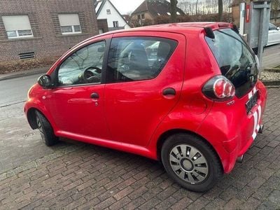Gebraucht Toyota Aygo Club 68 PS (50 kW) 2010 Rot Kleinwagen