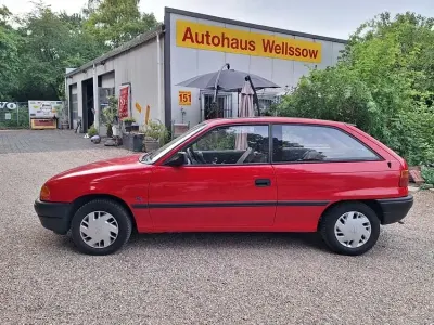 Gebraucht Opel Astra 71 PS (52 kW) 1993 Rot Limousine
