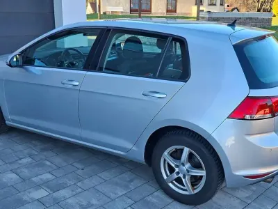 Second-hand VW Golf VII Trendline 110 CP (80 kW) 2017 Argintiu Berlinǎ