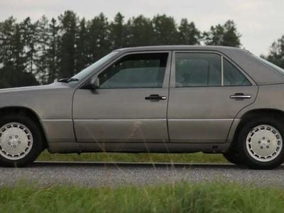 Gebraucht Mercedes E300 140 PS (102 kW) 1989 Grau Limousine