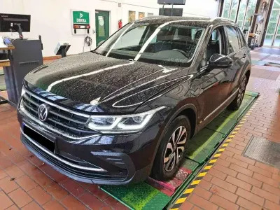 Gebraucht VW Tiguan Active 245 PS (180 kW) 2022 Schwarz SUV