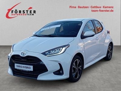 Weiß Neu 2025 Toyota Yaris Hybrid Comfort Limousine | 25.790 € (Fairer Preis)