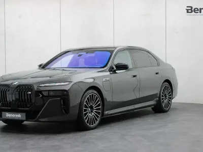 Gebraucht BMW M760e Sport Line 571 PS (419 kW) 2025 Grau Limousine