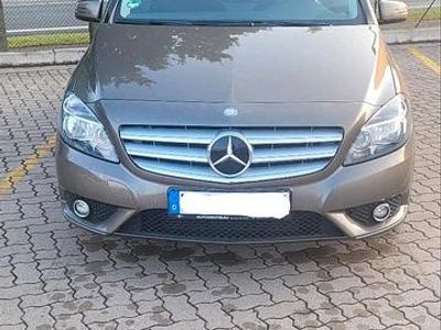 Gebraucht Mercedes B200 136 PS (100 kW) 2013 Braun Van / Kleinbus