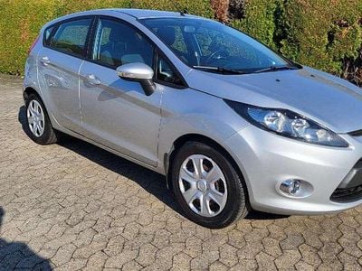 Gebraucht Ford T 82 PS (60 kW) 2012 Polarsilber metallic Limousine