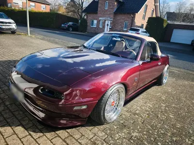 Używany Mazda MX5 Cosmo 90 KM (66 kW) 1996 Purpurowy Kabriolet