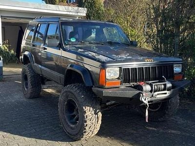 Second-hand Jeep Cherokee 178 CP (130 kW) 1996 Negru SUV