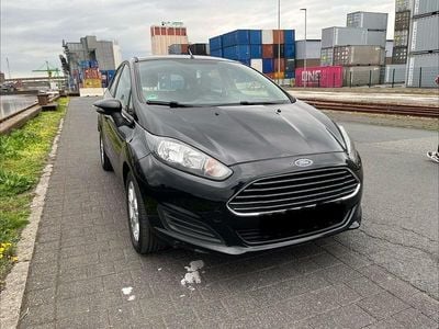 Usata Ford Fiesta SYNC Edition 101 CV (74 kW) 2014 Nero Utilitaria
