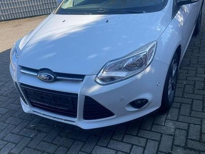 Gebraucht Ford Focus 100 PS (73 kW) 2013 Weiß Kombi