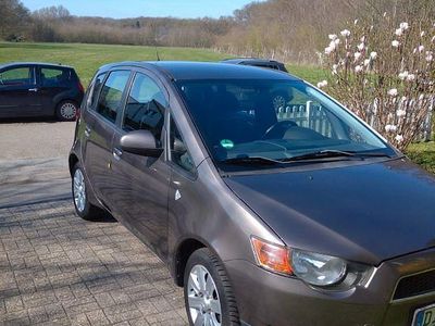 Gebraucht Mitsubishi Colt Intense 95 PS (69 kW) 2011 Braun Kleinwagen