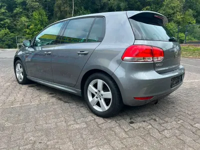 Gebraucht VW Golf VII Match 105 PS (77 kW) 2012 Grau Limousine