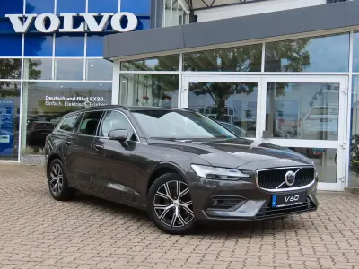 Gebraucht Volvo V60 Core 163 PS (119 kW) 2022 Particular grey Kombi
