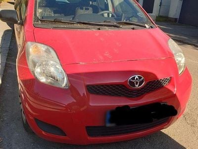 Begagnad Toyota Yaris Cool 69 HK (50 kW) 2009 Röd Halvkombi